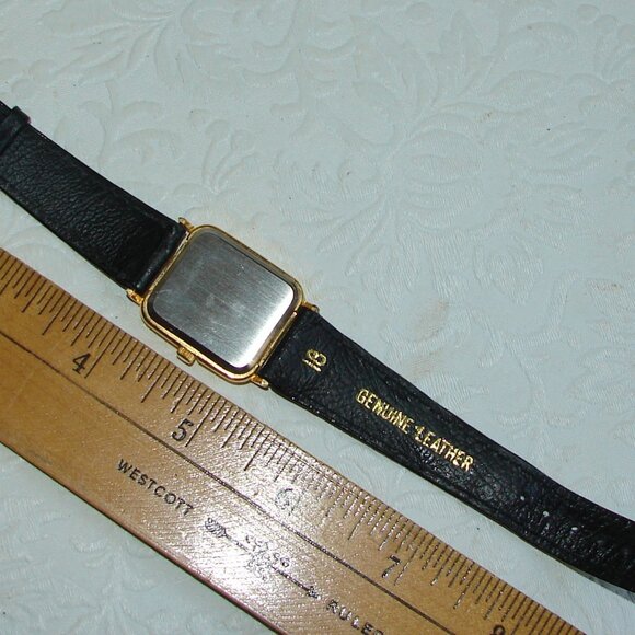 Le Chat 1993 Quartz Ladies WATCH, Gold Tone,Leather Strap,Soft Case,Nds Batt C27 - Picture 13 of 15